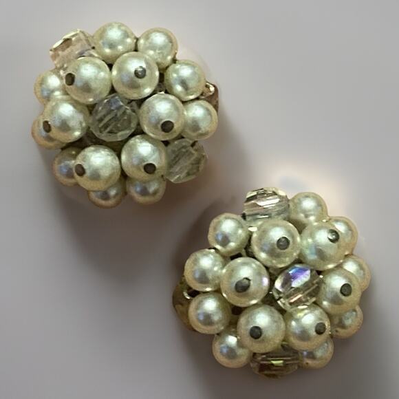 Off White Faux Pearl Beaded Sparkle Cluster Clip On Earrings Vintage Cottage - Picture 3 of 7